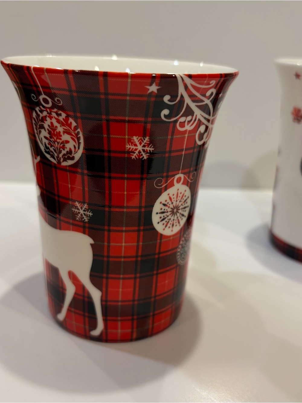 McIntosh Fine Bone China Holiday Reindeer Set of 2 Mugs - Picture 3 of 12